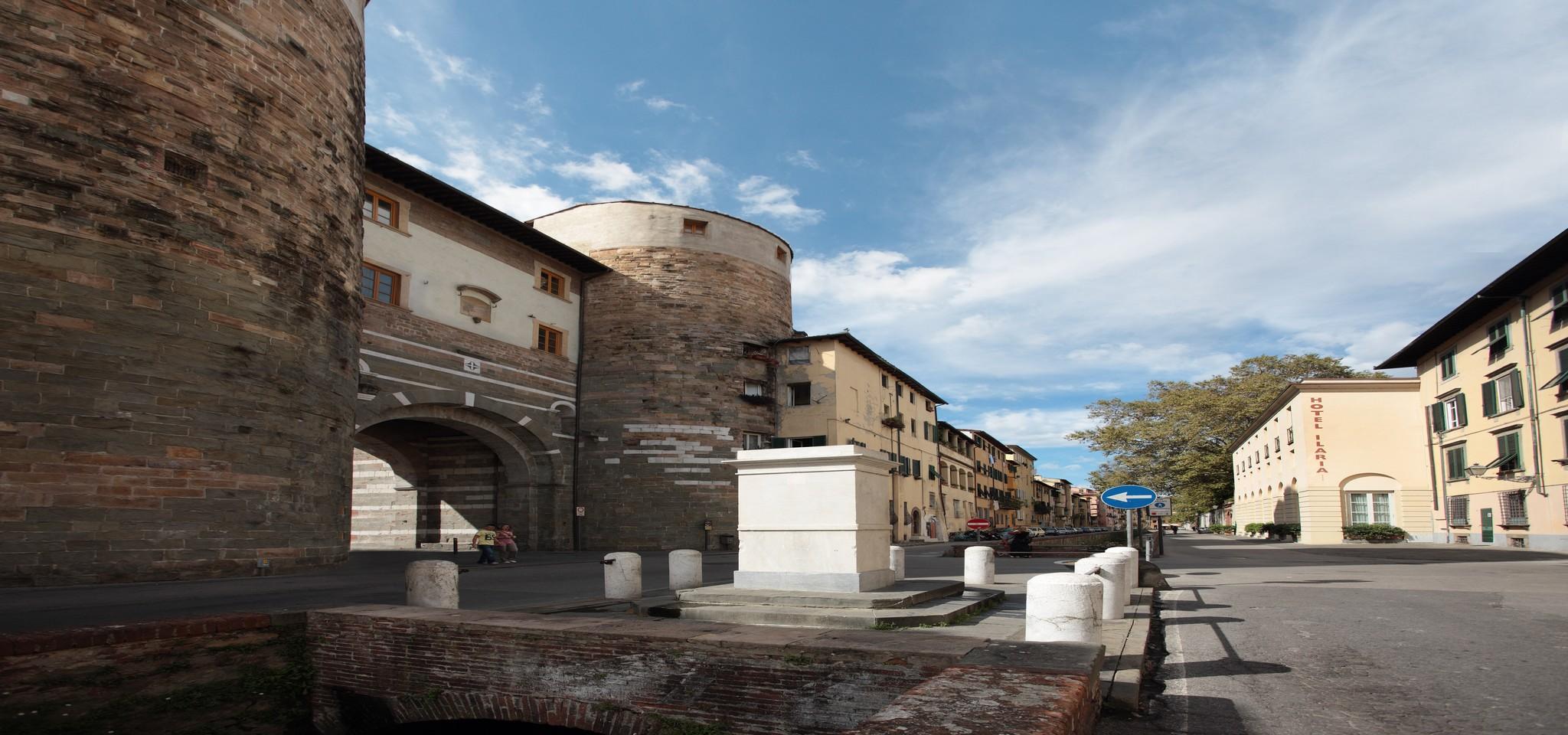 Hotel Ilaria Lucca Bagian luar foto