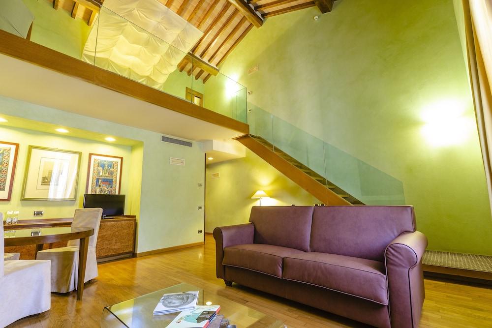 Hotel Ilaria Lucca Bagian luar foto